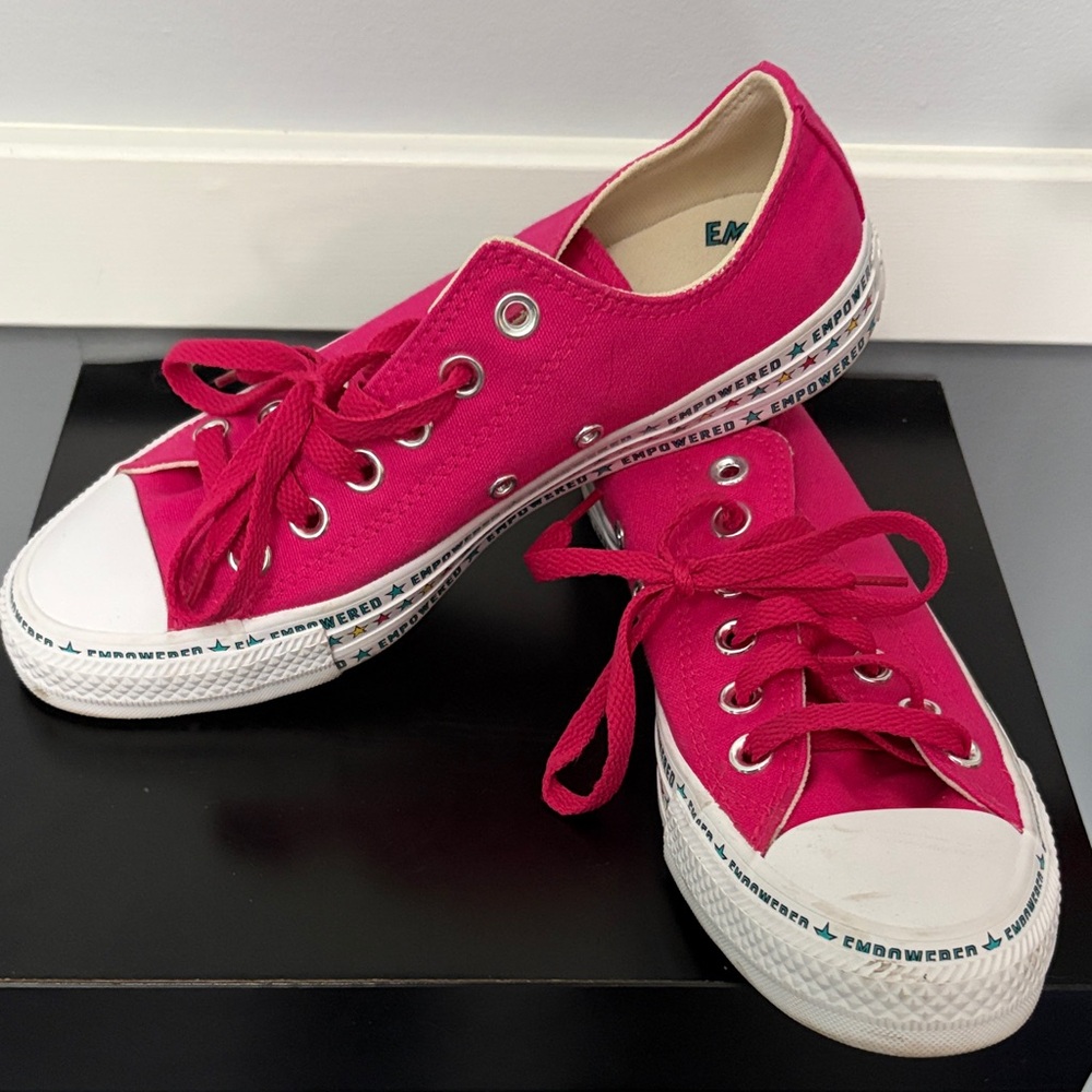 Women's Hot Pink Canvas Low-Top Lace-Up Sneakers